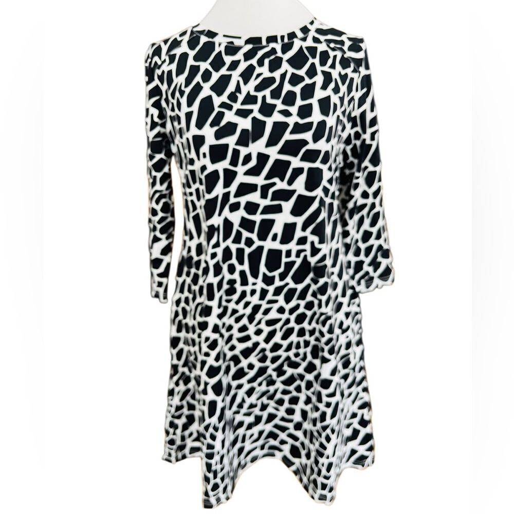 New with tags Barbara Gerwit black & white nylon/ spandex patterned dress sz S.